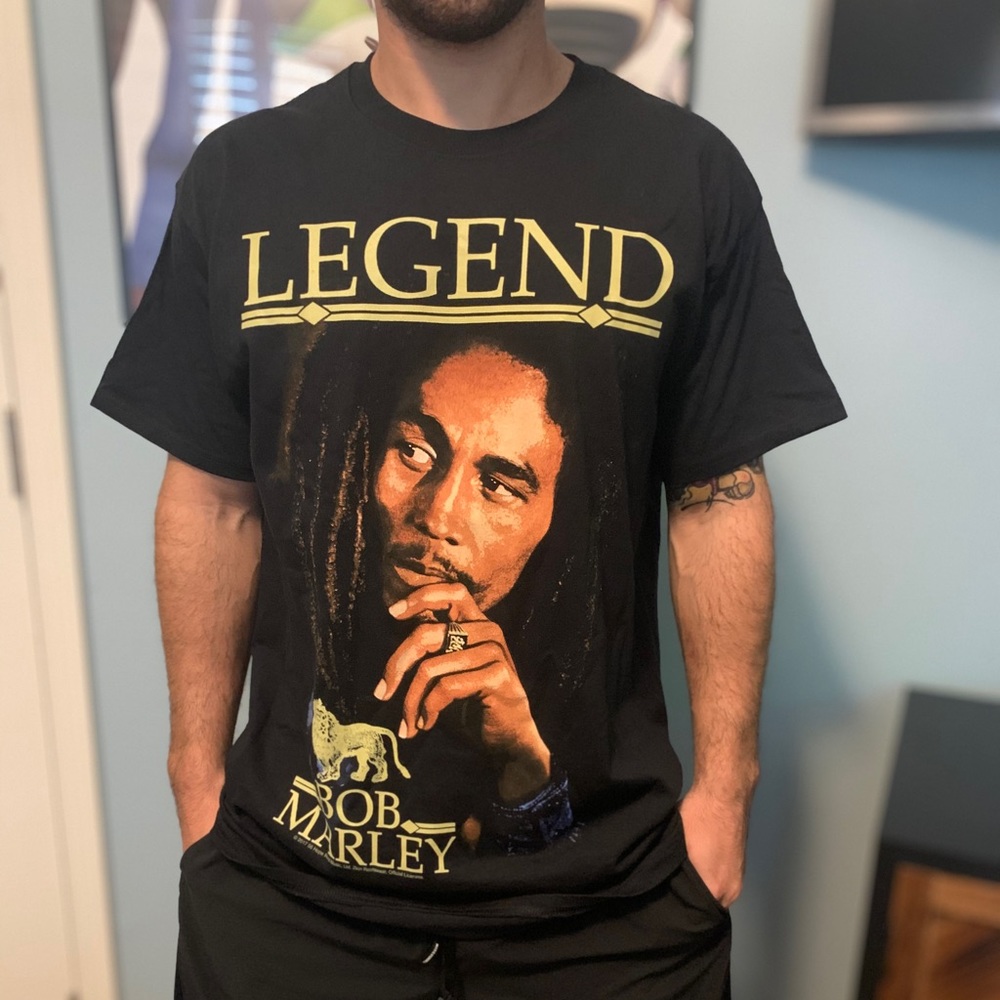 3/$30 - Classic Legend Bob Marley Tee - Mens L.